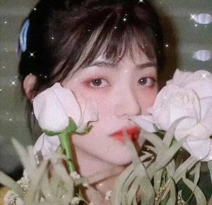 年轻女孩爱过来